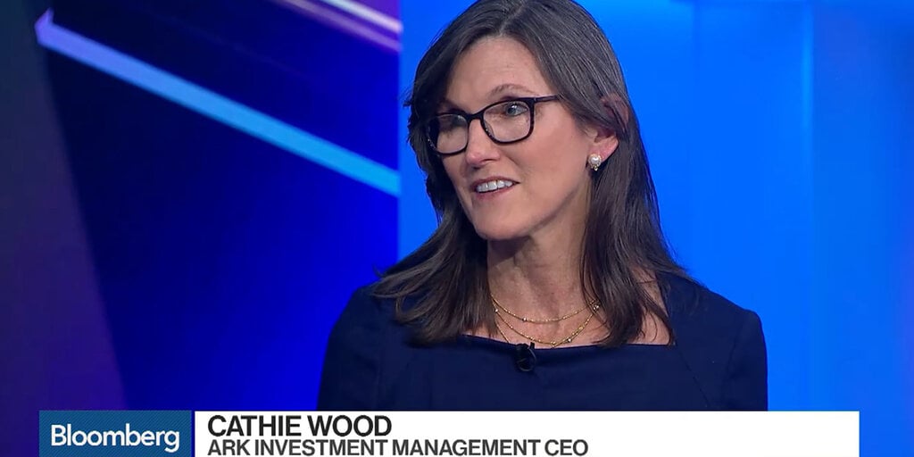 Cathie Wood的ARK投资又释放了5200万美元的Coinbase股票