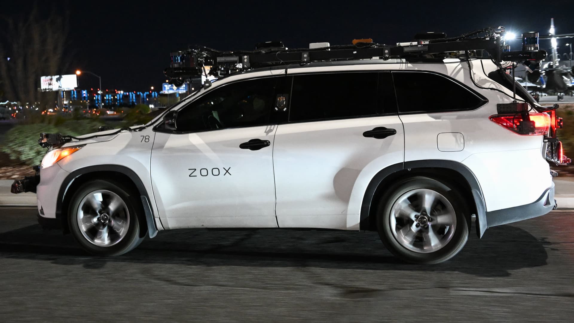 亚马逊Zoox在发生两起robotaxi撞车事故后正接受美国国家公路交通安全管理局的调查图标