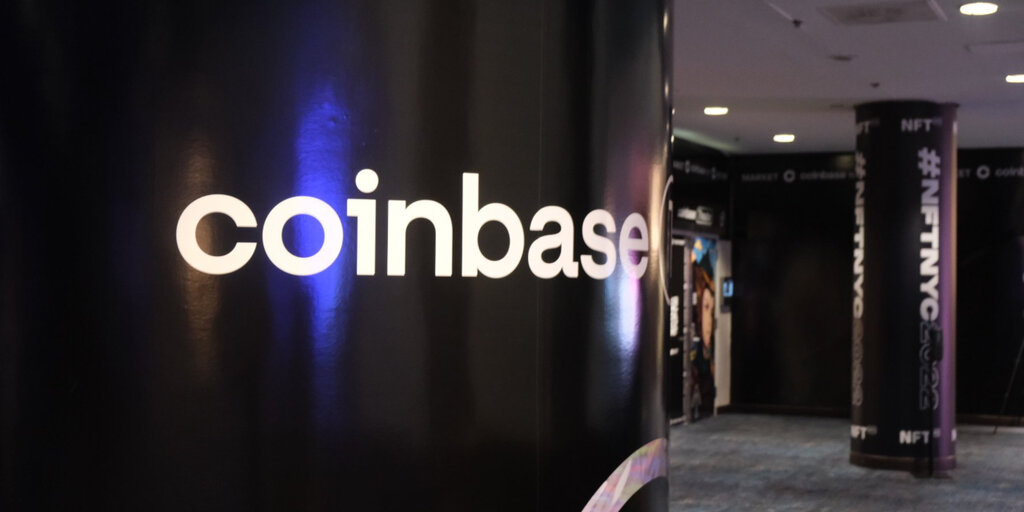 Coinbase报告完全恢复，但系统停机后“性能下降”图标