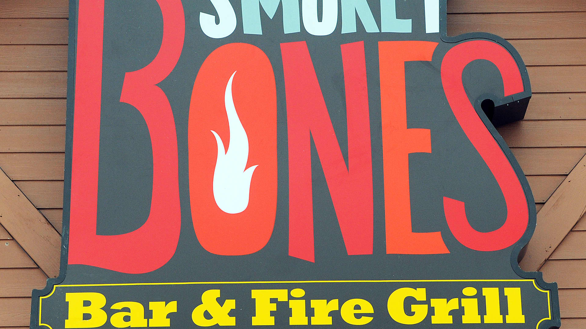 联邦起诉几天后，胖品牌秘密申请首次公开募股双峰、Smokey Bones品牌