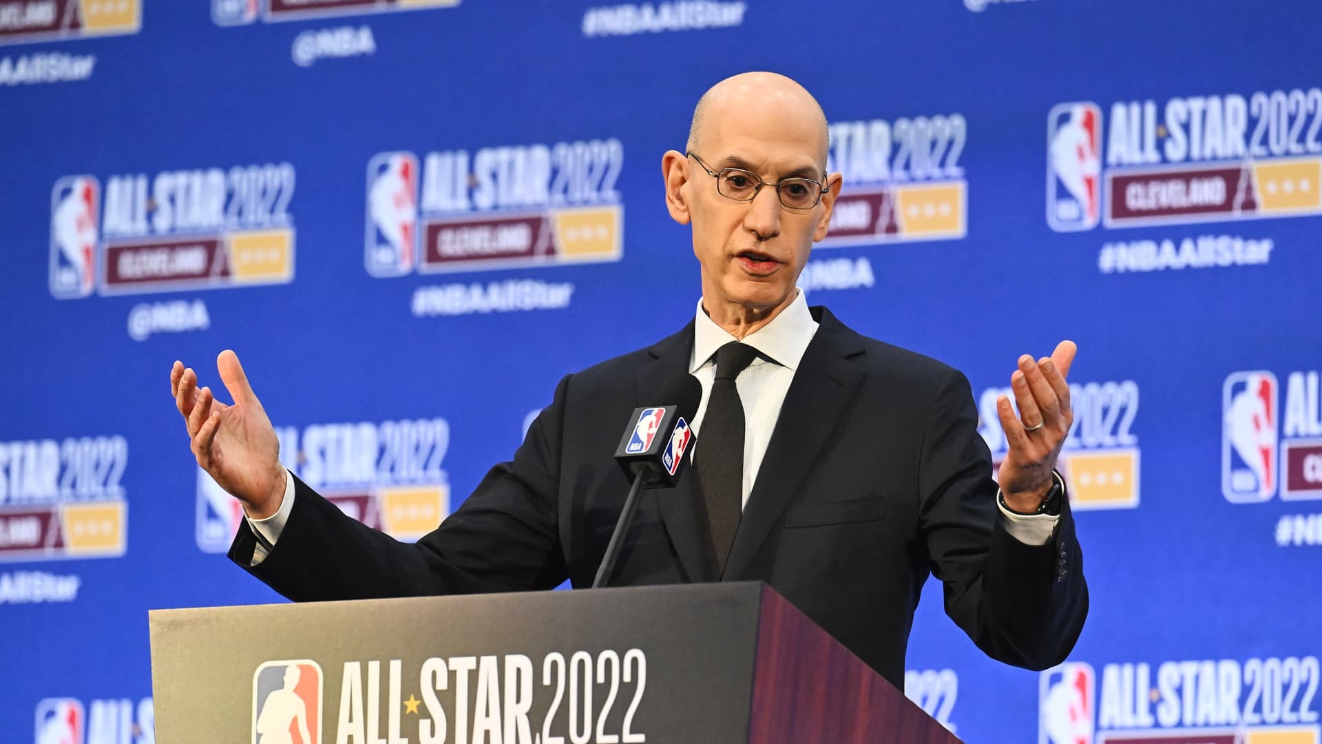 NBA正在挑选其电视合作伙伴，这笔交易取决于华纳兄弟探索的下一步行动图标