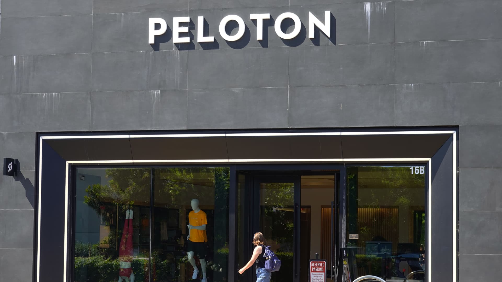 Peloton宣布再融资以避免现金短缺后股价下跌图标