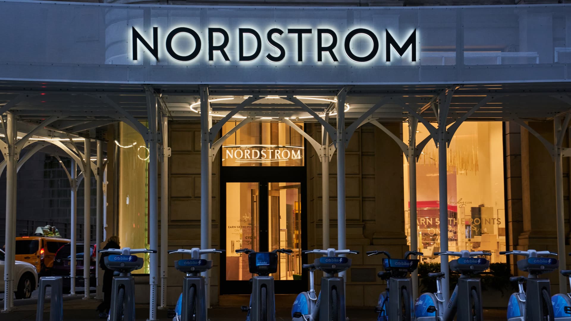 Nordstrom未达到华尔街的盈利预期，因为低价连锁店Rack提升了销售额图标