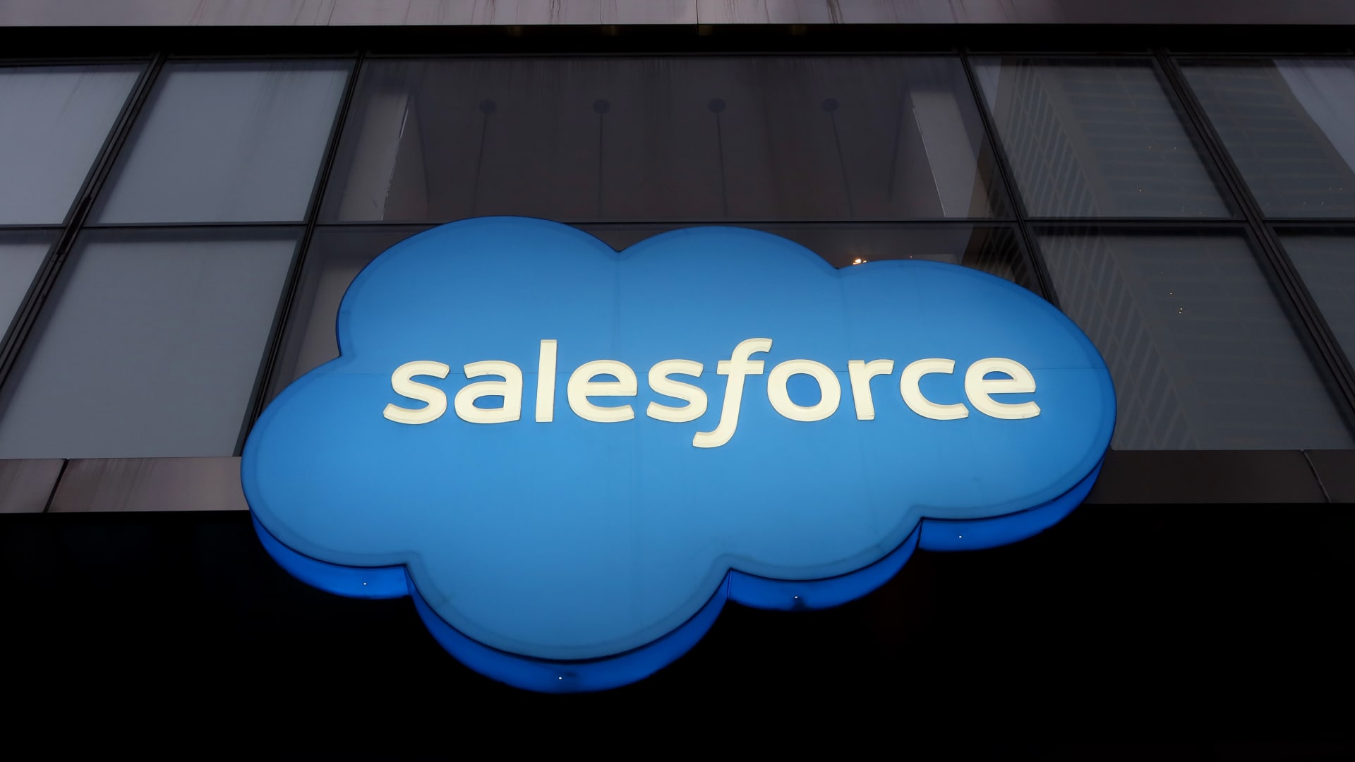 Salesforce将在伦敦开设新的人工智能中心，作为英国40亿美元投资的一部分图标