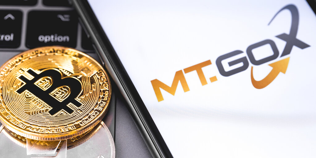 随着Mt.Gox 20亿美元还款资金的流动，比特币价格飙升图标