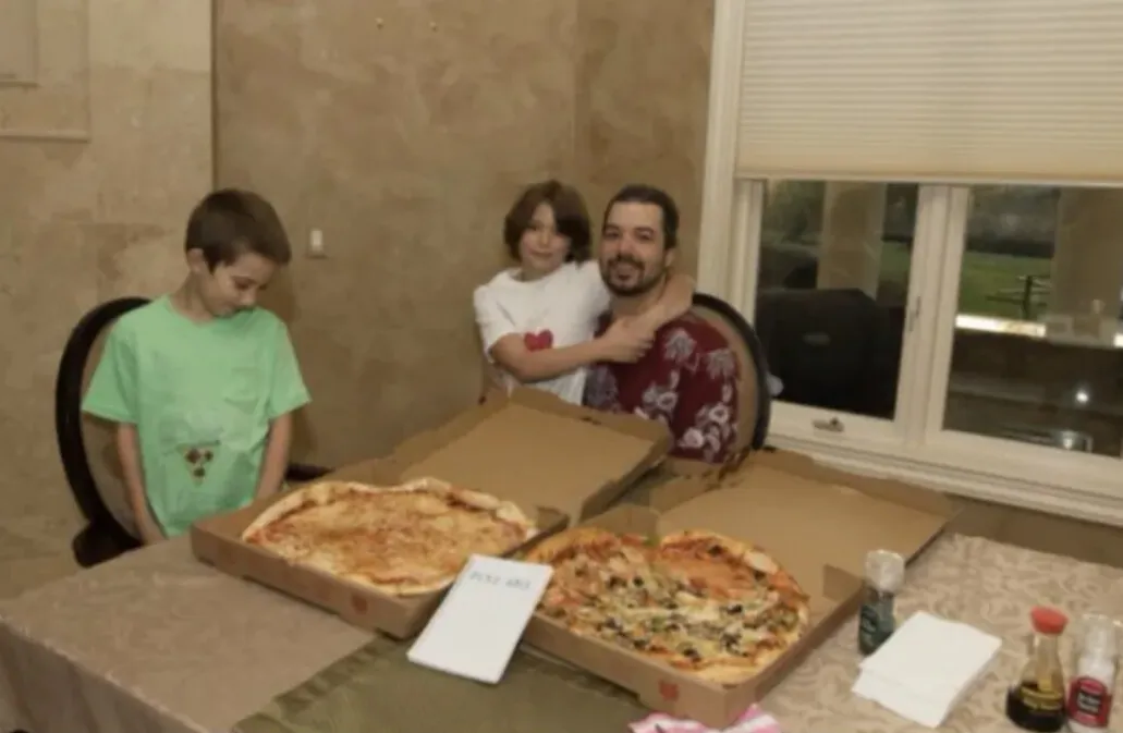 The $990 million pizza that Laszlo Hanyecz's got in exchange of 10,000 $BTC years ago