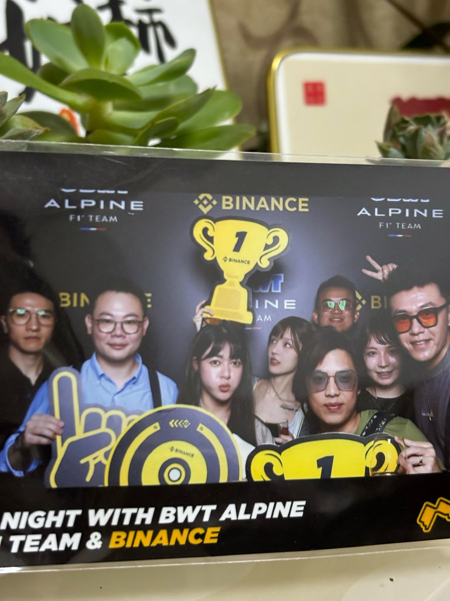 已经有好几个人问我发推同步币安广场什么价格了……然而我并没有币安广场，每次告诉对方之后就没下文了

看来现在大家都很重视币安广场了，流量大到能成为一个独立的news feeding

所以我也决定开始做币安广场啦，希望有人能关注一下o.o
https://t.co/acewYkcHXJ

广场还出了个直播功能感觉挺适合我的，体验了一下开播特别快，互动也很顺，感觉观众的反馈比在 Twitter Space 上还热情。

而且还能搞带货直播，结算奖励直接在币安 App 里搞定，想不到在web2里没做过直播的我要来web3当带货主播了……

也很适合做币圈内容，观众基本都是懂行情的，交流起来很顺，不会有那种「你好，请问这是股票吗」的场面😅

很适合交易员，大家可以去试试看～