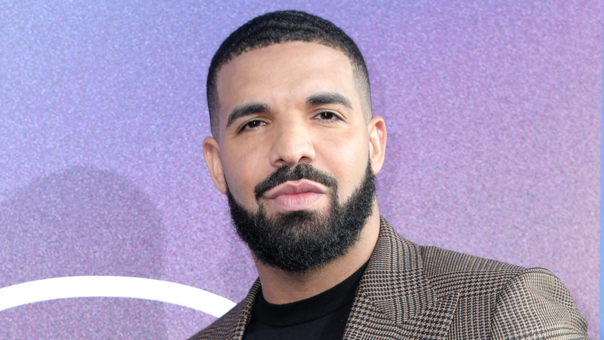Drake Sued for Promoting Online Casino Stake Under False Pretenses, Exposing Users to Financial Risks