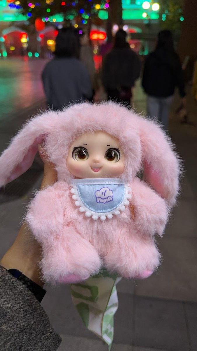 I have a feeling that @kaitoAI will bring us good luck in November. Let's all work hard and create some success!

I saw the announcement of the collaboration between UnifAI and Sentient, and I think their partnership could bring new possibilities to DeFi.

Those who frequently use on-chain strategies have probably encountered:

① Being burdened by gas fees

② Missing opportunities due to manual operations

While reading the announcement, I hoped that in the future, even small positions could be optimized by AI agents. These are my personal feelings; please feel free to correct me if I'm wrong.

What I care about most is the concept of proxy finance and open intelligence.

UnifAI is a DeFi tool that solves the problems of being too lazy to monitor the market and fear of missing opportunities. After setting rules such as ETH buy and sell prices and mitigating sudden risks, its agent monitors on-chain data 24/7, executes operations in real time, and can automatically recover from minor problems.

Sentient focuses on promoting open AGI, with the core goal of:

① AI models evolving through the community

② Freeing themselves from the control of large companies

The goal is: to achieve autonomous AI agents that can learn, act, and improve.

My understanding of their roles is: UnifAI empowers DeFi with hands-on capabilities, while Sentient injects analytical thinking.

The combined AI agent no longer operates solely according to fixed rules but learns from community data, becoming an evolving, living AI rather than a rigid, condition-triggered tool. This feels like playing a simulation game on the blockchain with real money.

Looking further ahead, if this collaboration materializes, by 2026, DeFi yield farming might no longer be a hassle for retail investors, potentially making it easier for people to earn rewards. In short, UnifAI's move is significant and worth watching closely.

@KaitoAI @SentientAGI