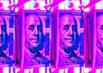 美联储称，银行内部人员涉嫌伪造客户签名和文件，从银行账户中盗取至少2.6万美元。