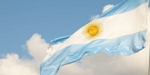 中本聪雕塑作品赢得艺术比赛后，将永久安放在布宜诺斯艾利斯