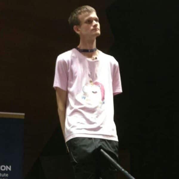 Vitalik Buterin 欢呼：以太坊 DeFi 即将蚕食你的储蓄账户。