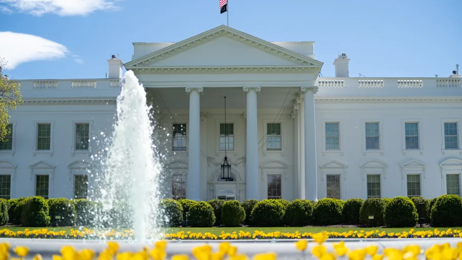 白宫正在考虑是否允许国税局访问美国人的海外加密货币钱包