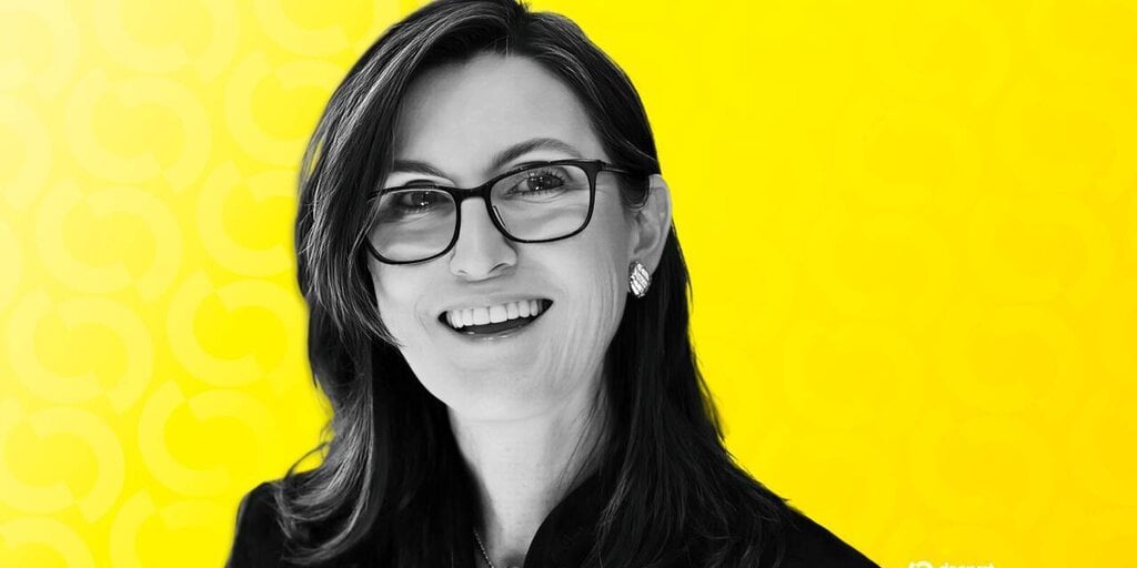 Cathie Wood 逢低买入，Ark Invest 大量买入 Coinbase、BitMine 和 Circle 股票