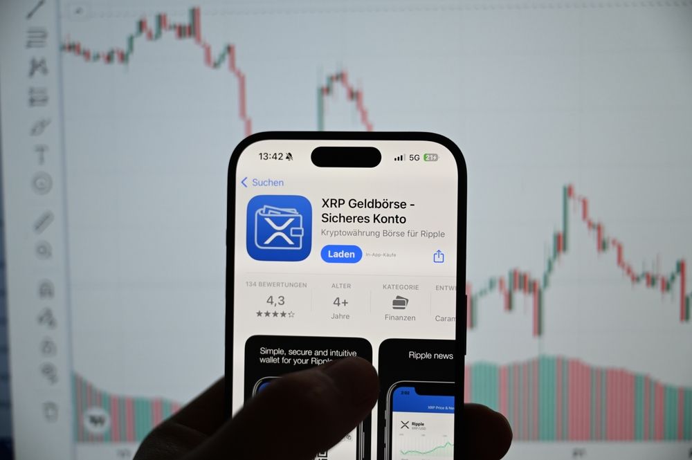 XRP价格坚挺于2.20美元，摩根大通预测XRP和SOL ETF将带来140亿美元的资金流入。