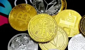 随着杠杆率达到极端水平，山寨币清算风险激增