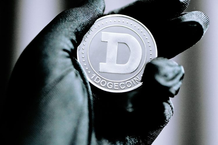 狗狗币ETF上线初期价格持平，但技术分析显示，如果当前支撑位有效，目标价位为1美元。