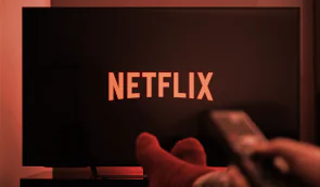 Netflix股价：受华尔街对华纳兄弟720亿美元收购案的反应影响，股价滑向100美元。