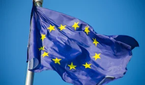 欧元区经济表现超出预期，全球经济前景改善。