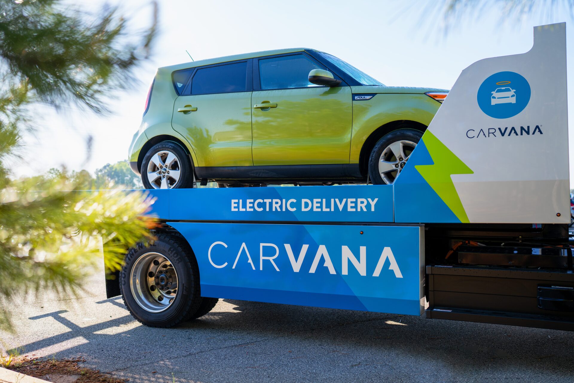 Carvana (CVNA) 股价飙升 12%，此前该公司被纳入标普 500 指数。