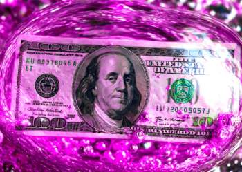 亿万富翁雷·达里奥向投资者发出警告，称股市泡沫明显，“裂缝正在显现”。