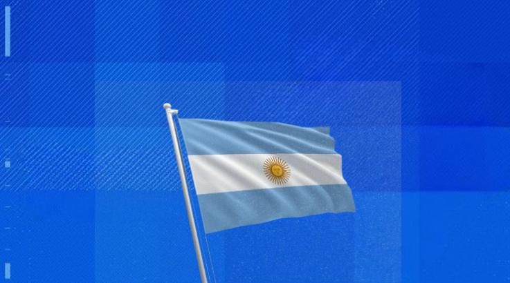 This Week's Cryptocurrency Application Updates: Asia Bridges the Gap, Argentina Dismantles Barriers

Taiwan Passes Stablecoin Regulation, Launches in 2026! Argentine Bank Plans to Launch Cryptocurrency in April! Robinhood Enters Indonesia! Philippines' GoTyme Adds Cryptocurrency Payment Functionality for 6.5 Million Users! Hong Kong Launches Tax Framework Consultation!

Let's take a look at this week's hottest cryptocurrency application updates. 🧵

1/8

📈 Market Overview

As the Asia-Pacific region leads global cryptocurrency adoption, traditional banks are shifting from initial bans to active integration. Digital banks are converging with cryptocurrency infrastructure, and clearer regulatory policies are replacing previous blanket restrictions. Cross-border tax cooperation is expanding through the OECD framework, and governments are moving from resistance to active participation.

2/8

🇹🇼 Taiwan

The Financial Supervisory Commission passed the Virtual Asset Services Act, planning to launch a stablecoin by the end of 2026. Banks will lead the initial issuance, with full reserve backing and domestic custody. The currency peg mechanism has not yet been finalized, and the relationship between the New Taiwan Dollar and the US Dollar remains uncertain. The Central Bank is weighing offshore circulation rules. Officials are also discussing a strategic Bitcoin reserve while inventorying seized assets.

3/8

🇦🇷 Argentina

The Central Bank is drafting rules to end the three-year ban on cryptocurrencies, aiming to restore banking services by April 2026. Following the launch of USD payments in October, YPF is exploring gas station payments through payment processors such as Lemon, Ripio, and Binance. According to Chainalysis data, YPF processed $93.9 billion in cryptocurrency transactions between July 2024 and June 2025, ranking second in Latin America and 20th globally.

4/8

🇮🇩 Indonesia

Robinhood acquired PT Buana Capital Sekuritas and PT Pedagang Aset Kripto, planning to officially enter the market in the first half of 2026. This acquisition will give it access to 19 million stock investors and 17 million cryptocurrency users, and grant it dual licenses for brokerage and digital assets. Indonesia boasts a tech-savvy population and a robust regulatory system, placing it among the world's leading cryptocurrency markets.

5/8

🇵🇭 Philippines

GoTyme Bank launched cryptocurrency trading services to 6.5 million customers through integration with Alpaca. The service offers 11 assets, including BTC, ETH, and SOL. The bank's app features built-in automatic peso-to-dollar conversion. The Philippines ranks ninth in the Chainalysis Index, with 10% of its population using cryptocurrency, and the number of users is projected to reach 12.79 million by 2026.

6/8

🇭🇰 Hong Kong

The government launched a consultation on CARF regarding the automatic exchange of cryptocurrency tax data by 2028 and the implementation of a revised Common Reporting Standard (CRS) by 2029. Commissioner of Inland Revenue Ted Hui pledged to strengthen international tax cooperation to combat cross-border tax evasion. The deadline for submitting public opinions is February 6, 2026.