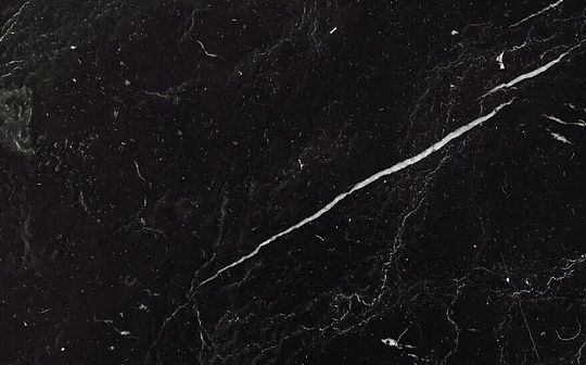 股市波动与市场展望：贵金属崛起与权益市场潜在动荡