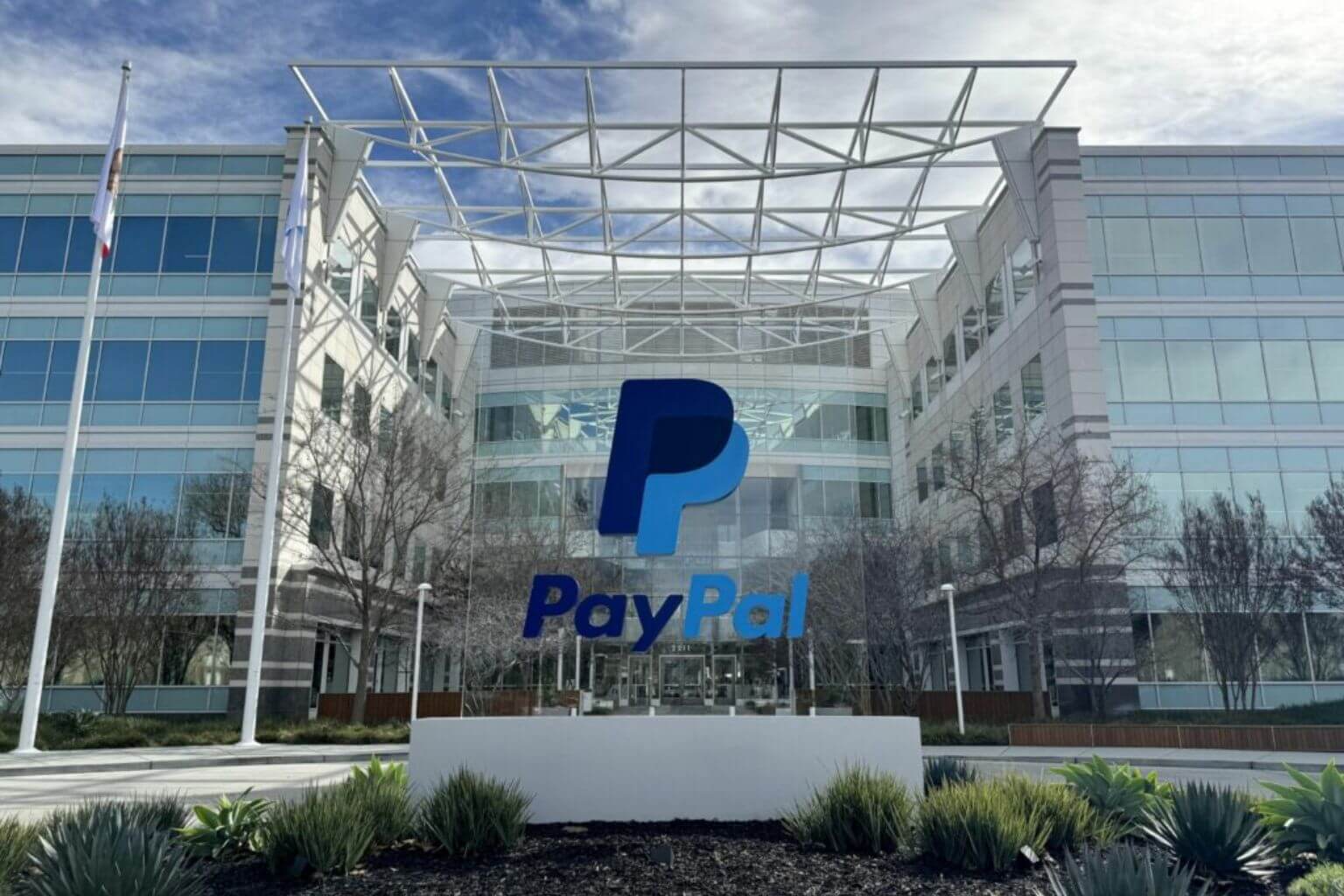 PayPal进军银行业务：推出PYUSD储蓄金库，加速金融科技布局