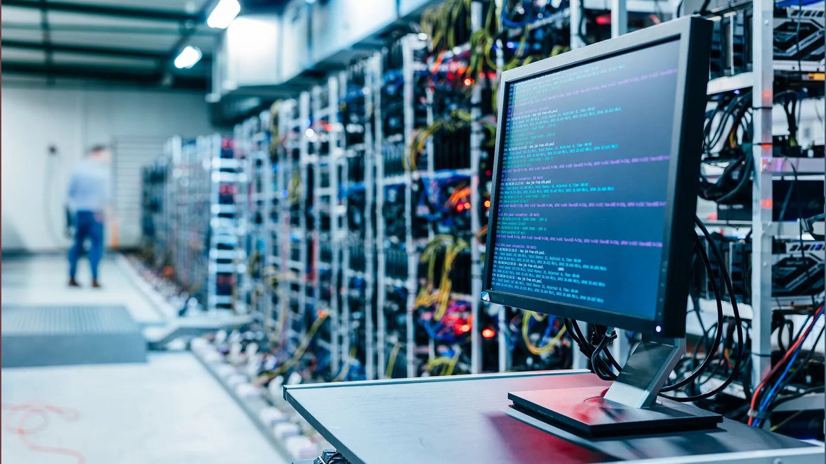 🚨 塔吉克斯坦已将使用窃电进行未经授权的加密货币挖矿活动定为刑事犯罪。

新法律规定了严厉的处罚措施，包括最高约 8,200 美元的罚款和最高 8 年的监禁。该法规专门针对与窃电相关的挖矿活动，而非所有加密货币挖矿活动。

#加密货币 #挖矿