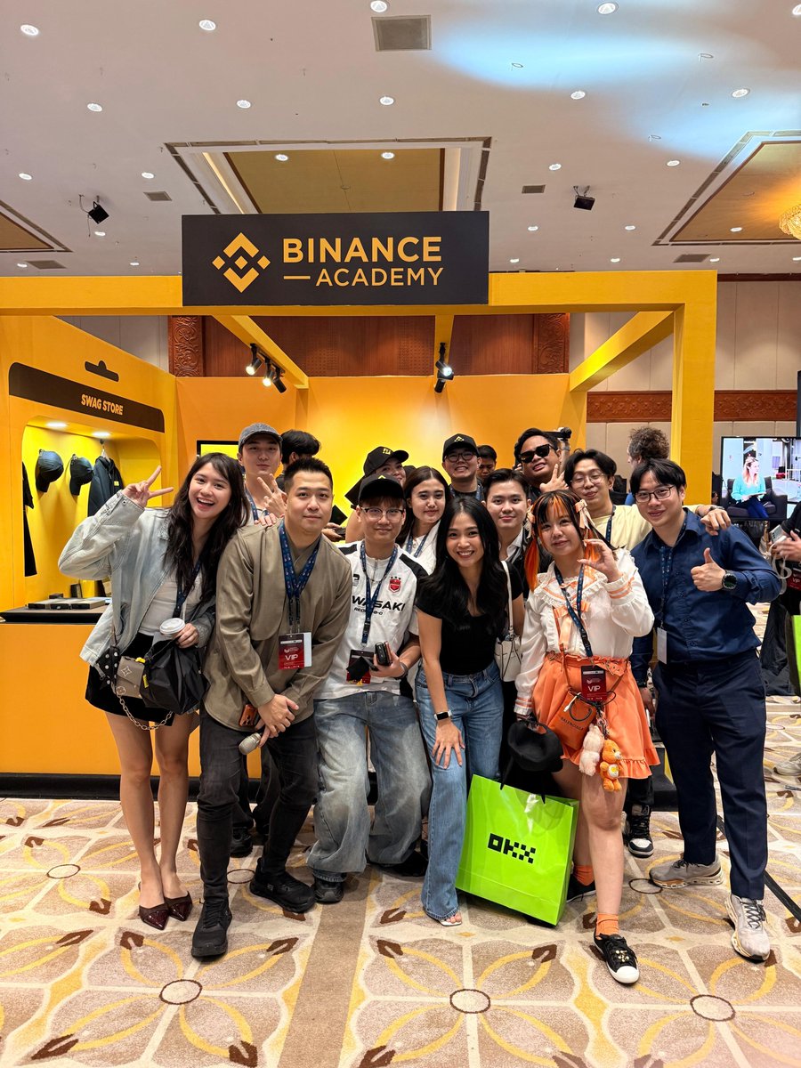 Thank you @IDBWOfficial 🇮🇩 for the invitation! Heartfelt congratulations to my friends @KevinSusanto and @BobJaegerR on their success!! 🎉🙌

It was an honor to participate in the panel discussion with @RememberMe_NFT, @EforNad, @zunahn, and @roschamomile.

This week was full of exciting events, such as Traders Royale (@grvt_io @itsmenotyou), which provided me with a fantastic opportunity to connect with many local communities, traders, and KOLs.

The potential of the Indonesian market is undeniable and exciting!

I continue to follow my Indonesian friends @huni_crypto and @web3_honey 🫶