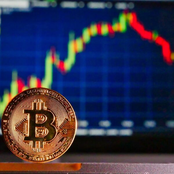 VanEck 2026年预测报告称，比特币走势表明2026年可能是“盘整之年”。