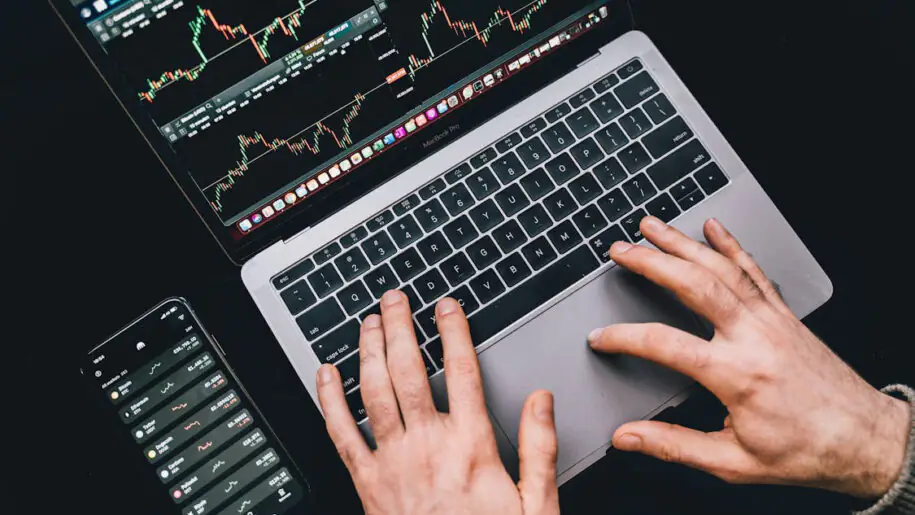 经济学家警告：2026年股市上涨行情或将以市场急剧逆转告终