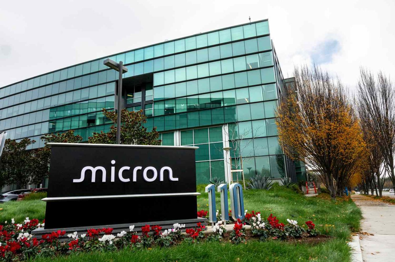 Micron: Why Samsung Memory Chip is a Bad Sign for MU Stock