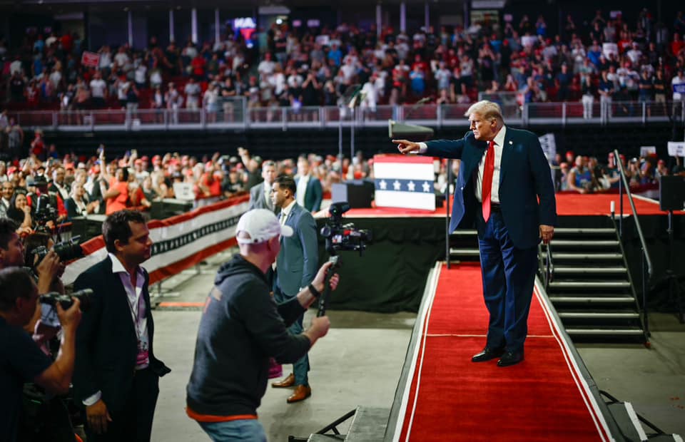 川普2.0第一年，美元贬值近 10%，跌幅十年最大