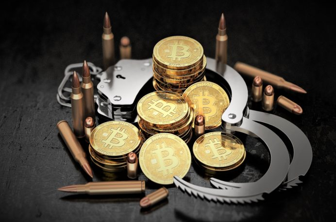 男子账户有大量比特币，两地警方介入，以不同罪名立案