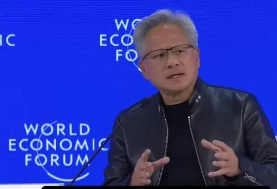 英伟达CEO：AI不会抢饭碗，反而会导致劳动力短缺