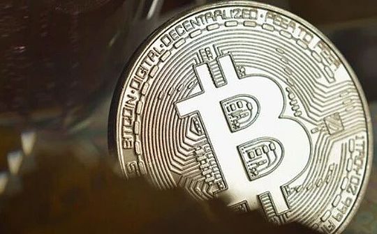 加密市场遭血洗 比特币失守9万美元